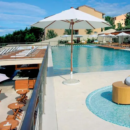 Amazing In With 2 Bedrooms, Wifi And Swimming Pool Апартаменты *