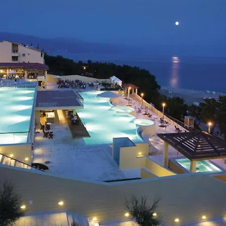 Апартаменты Amazing In With 2 Bedrooms, Wifi And Swimming Pool Нови-Винодолски