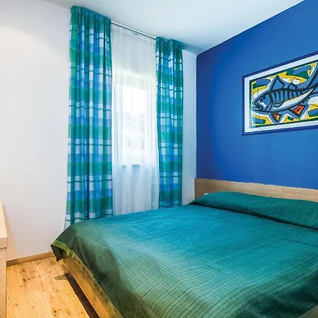 Апартаменты Amazing In With 2 Bedrooms, Wifi And Swimming Pool Нови-Винодолски