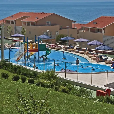 Amazing In With 2 Bedrooms, Wifi And Swimming Pool *