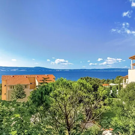 Amazing In With 2 Bedrooms, Wifi And Swimming Pool Нови-Винодолски