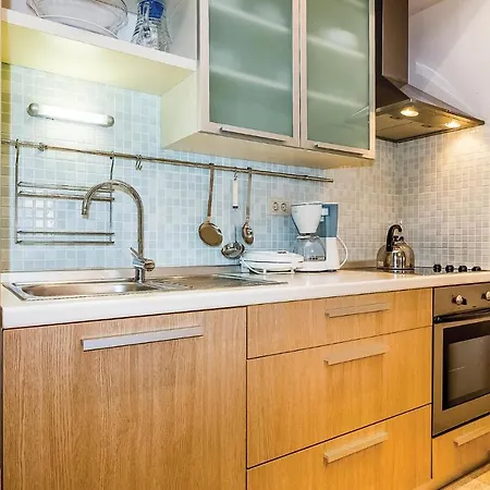 Amazing In With 2 Bedrooms, Wifi And Swimming Pool *