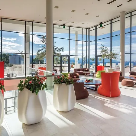 Amazing In With 2 Bedrooms, Wifi And Swimming Pool Апартаменты Нови-Винодолски