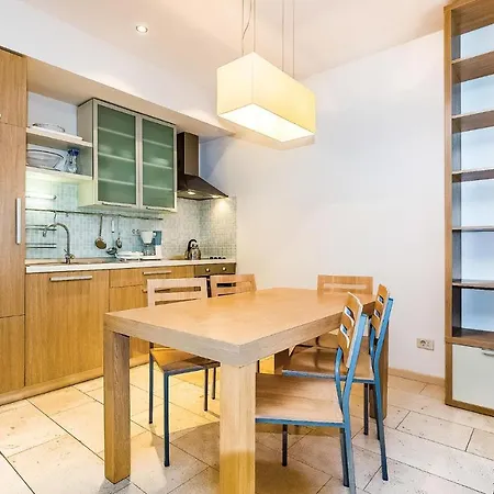 Amazing In With 2 Bedrooms, Wifi And Swimming Pool * Нови-Винодолски