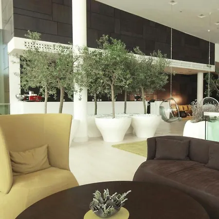 Amazing In With 2 Bedrooms, Wifi And Swimming Pool Апартаменты