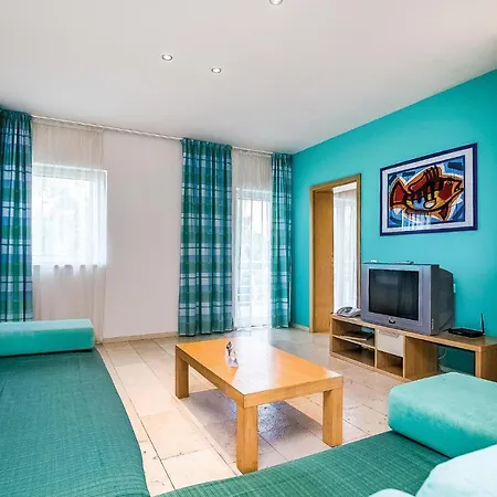 Amazing In With 2 Bedrooms, Wifi And Swimming Pool * Нови-Винодолски