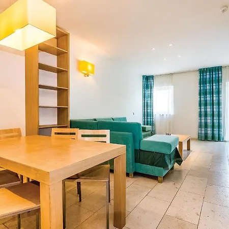 Amazing In With 2 Bedrooms, Wifi And Swimming Pool *