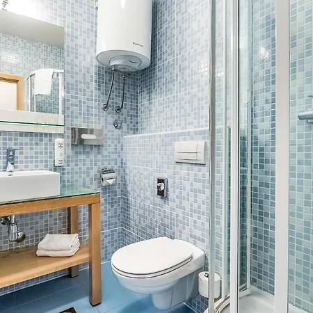 Апартаменты Amazing In With 2 Bedrooms, Wifi And Swimming Pool Нови-Винодолски