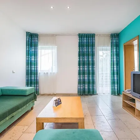 Amazing In With 2 Bedrooms, Wifi And Swimming Pool Апартаменты *