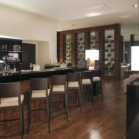Amazing In With 2 Bedrooms, Wifi And Swimming Pool Апартаменты